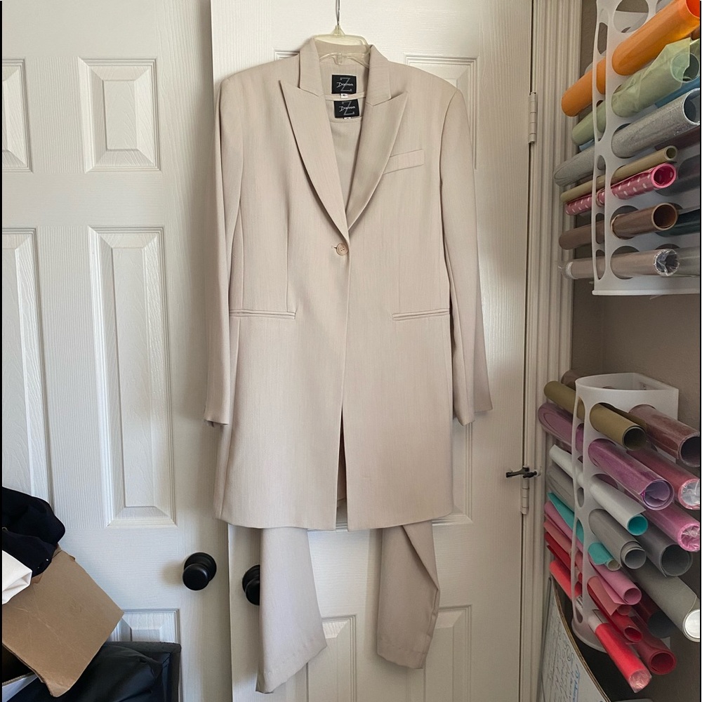 Like New Tan Pant Suit by Darren Z size 6
